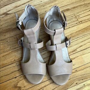 Women's Tan Sandals